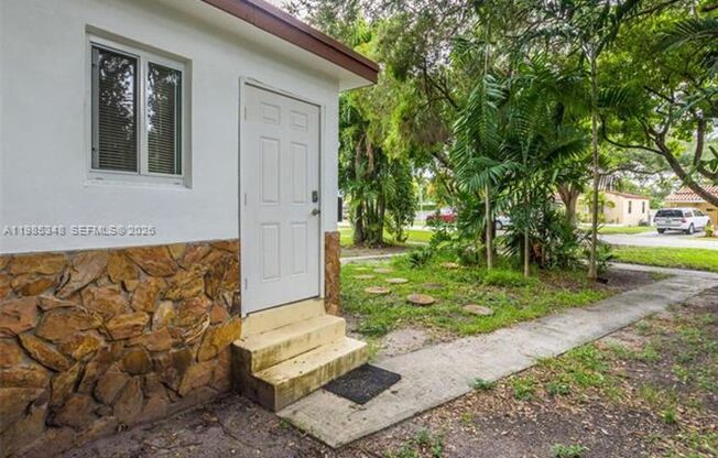 6300 NW 41st St VIRGINIA GARDENS, FL 33166
