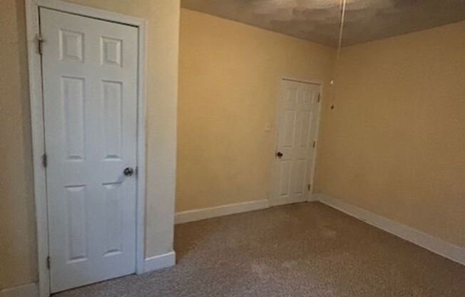 2 beds, 1 bath, $1,600