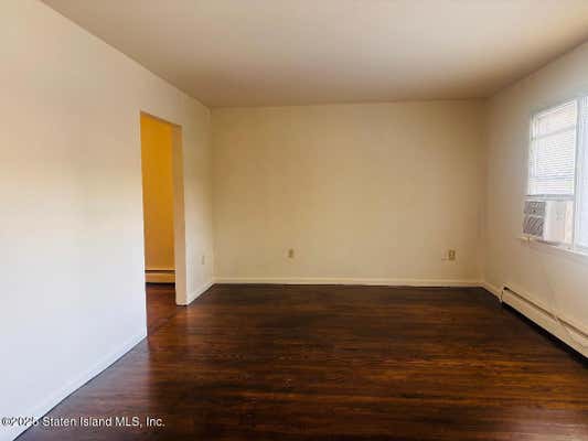22 GRASMERE AVE