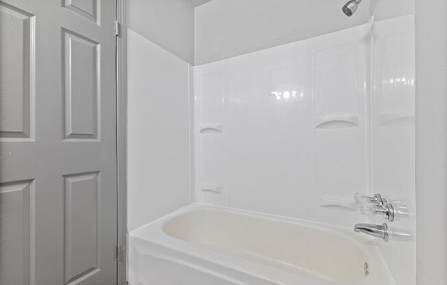 2 beds, 1 bath, 840 sqft, $1,350, Unit 691