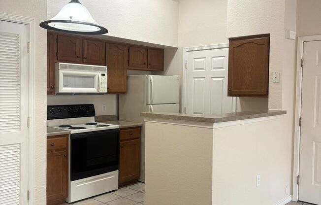 1/1/1 Condo in Terrific Community, Includes Garage