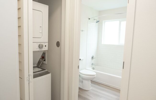 1 bed, 1 bath, 560 sqft, $1,725, Unit 54-4