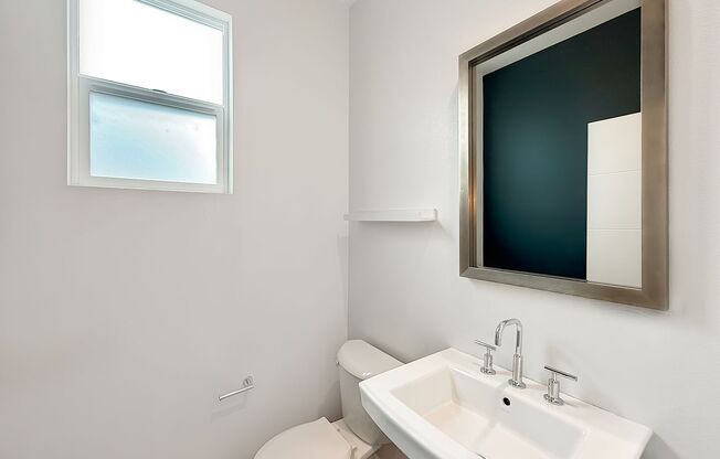 Large and Bright 4 bedroom, 3.5 bathroom home in Chula Vista!