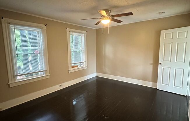 3 beds, 1 bath, 1,360 sqft, $1,750, Unit 583 Union St - 2nd Floor