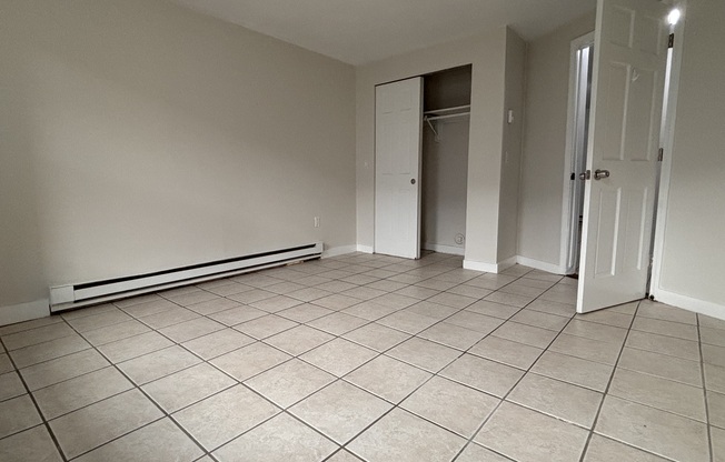 4 beds, 1 bath, $3,700, Unit 1