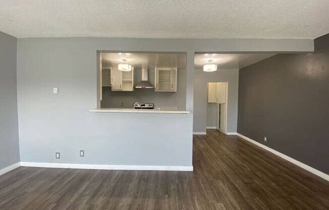 $1,795 Spacious 1 bedroom 1 bath apartment Located in Long Beach!