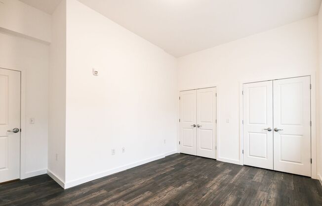 1 bed, 1 bath, 1,055 sqft, $1,950, Unit 210