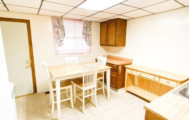 3 beds, 1 bath, $1,050