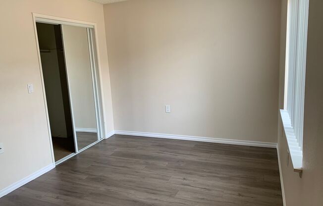 LARGE 3 BEDROOM 1.5 BATH TOWNHOUSE STYLE
