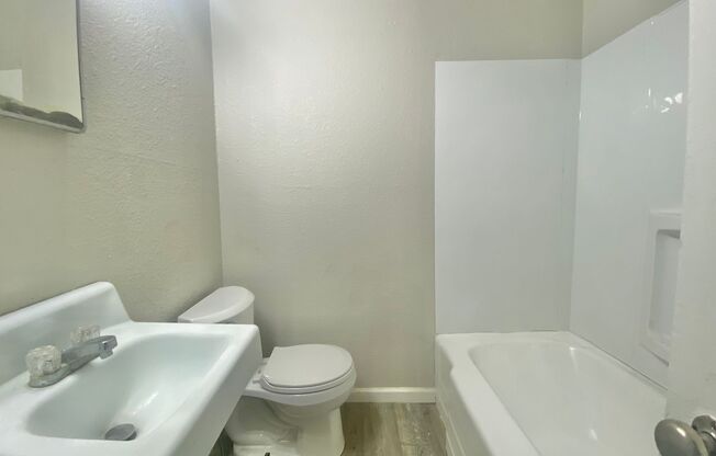 3 beds, 1 bath, $995