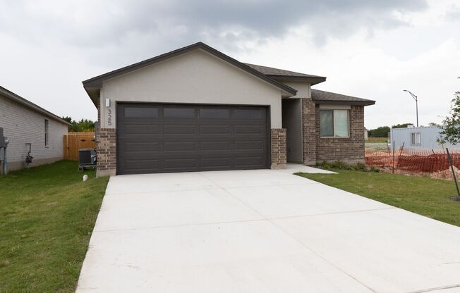 Like-New 3BR Smart Home | Modern Finishes in Georgetown