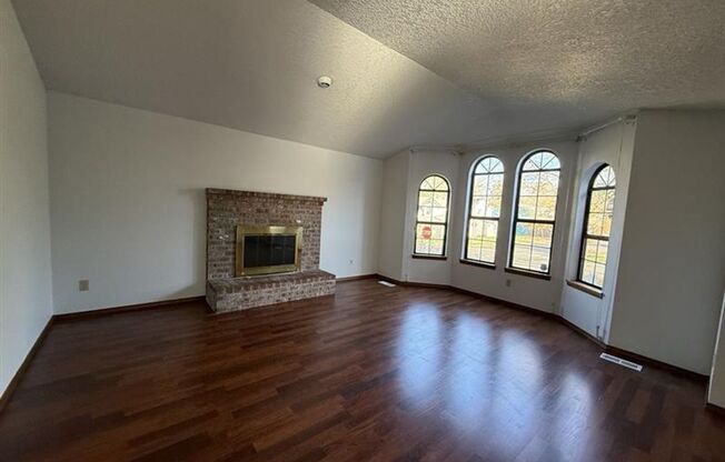 1943 SE 73rd Avenue ~ Spacious Reedville Home