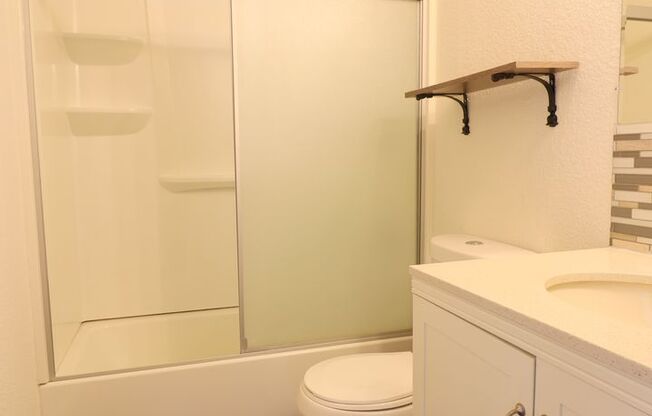 2 beds, 1 bath, $1,450, Unit # 13