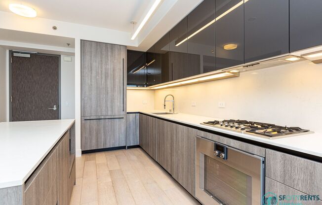 Rincon Hill: Bright & Spacious Condo w/ A/C, Valet Parking & Amenities Galore @ LUMINA