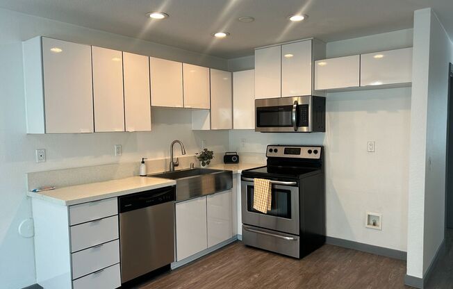 2 beds, 1 bath, 850 sqft, $2,755, Unit B165