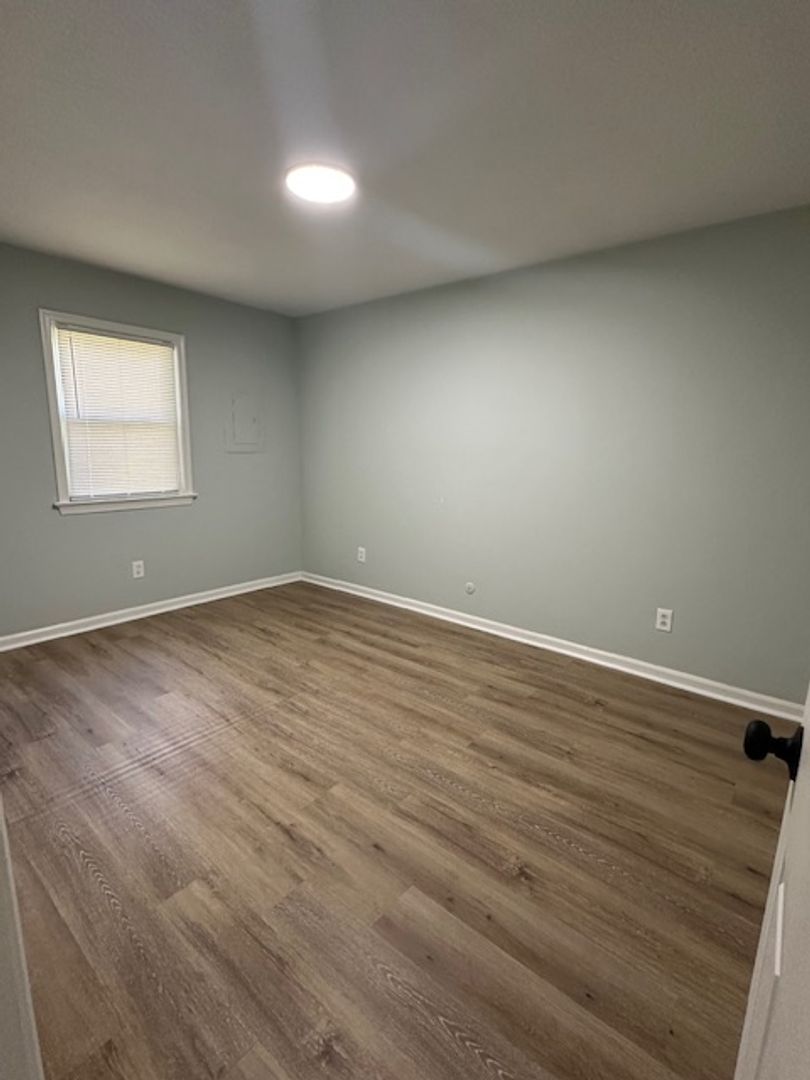 2 beds, 1 bath, 800 sqft, $1,175, Unit E1