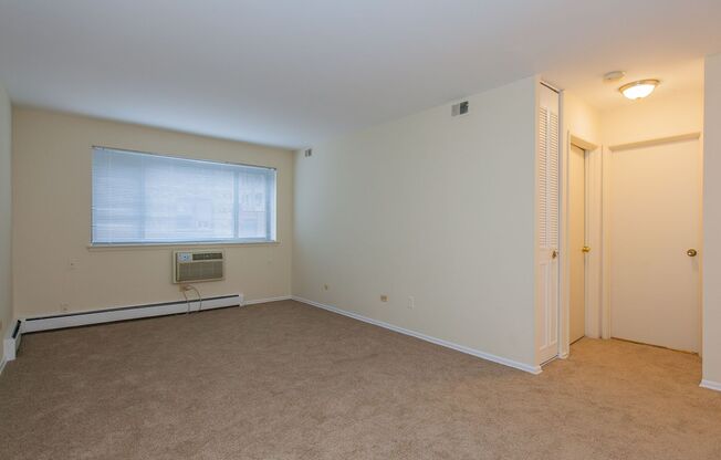 1 bed, 1 bath, 700 sqft, $1,725, Unit 220