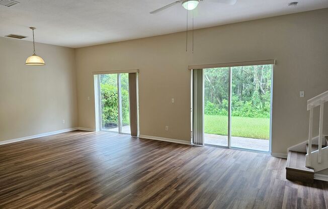 Charming 3 Bedroom townhome in gated community of Live Oak