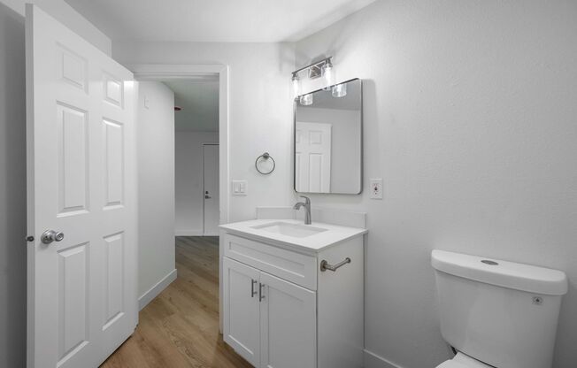 2 beds, 1 bath, 815 sqft, $2,220, Unit 105