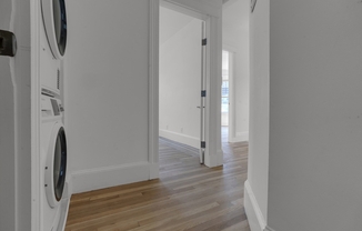 2 beds, 1 bath, $3,400, Unit 400