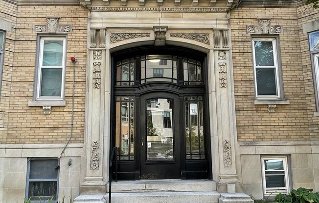 3 beds, 1 bath, 821 sqft, $3,500, Unit 14P-7