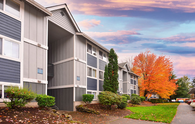 Tacoma Apartments- Heatherstone Apartments-exterior