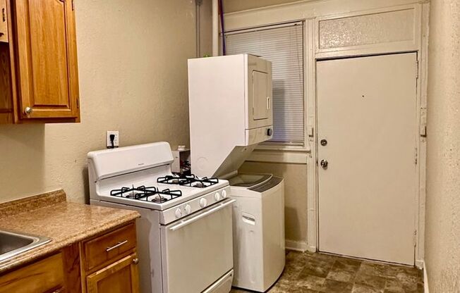 2 beds, 1 bath, $995, Unit 1620-5