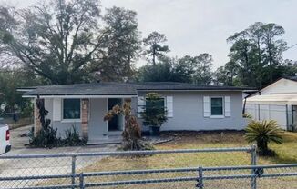 Charming & Modern 3-Bedroom Oasis in Duval County