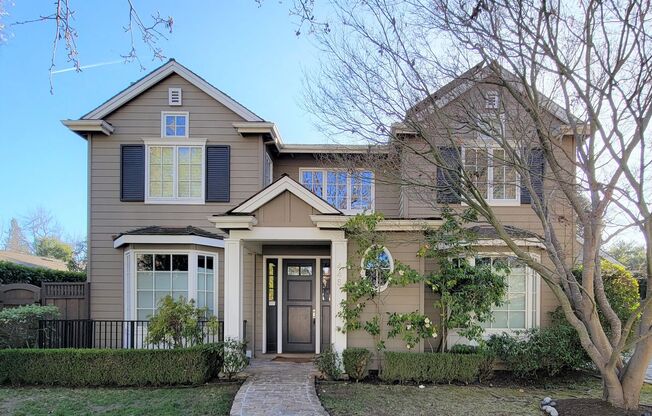 Beautiful 4br/4.5ba Home close to Downtown Menlo Park!