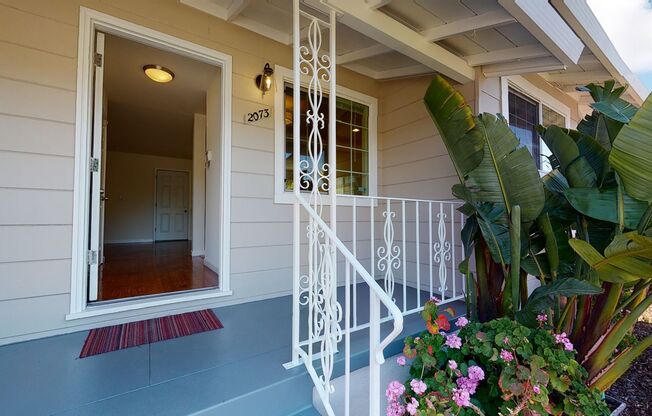 Updated 3 bedroom home, backyard, washer/dryer, great location!