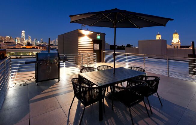 2 beds, 1 bath, $3,000, Unit 211
