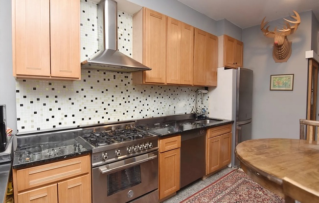 527 W 141 ST
