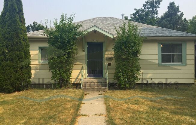 2BD/1BA Rustic Home Near Campus