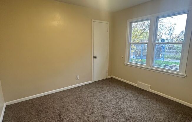 3 beds, 1 bath, $1,400