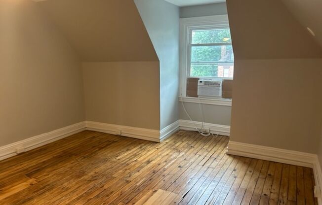 1 bed, 1 bath, 1,000 sqft, $1,375, Unit Apt 4