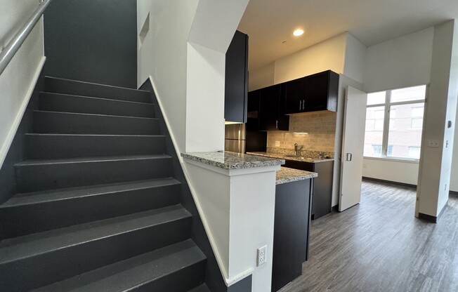 3 beds, 2 baths, 1,385 sqft, $5,000, Unit 501