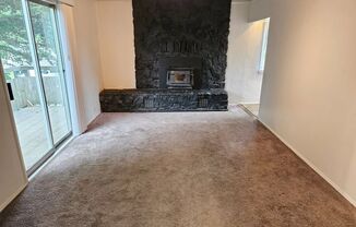 2 bedroom with fully fenced yard in bremerton, close to everything