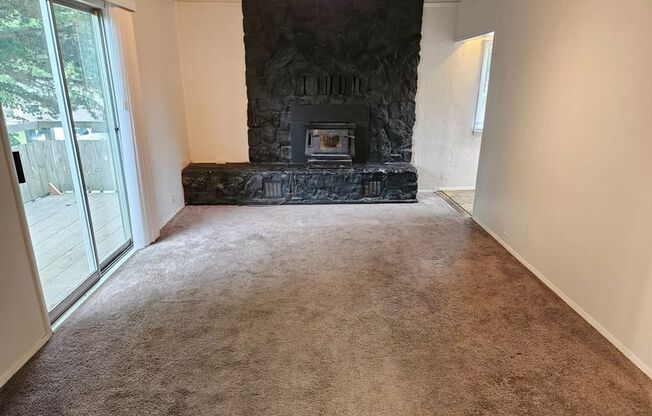 2 bedroom with fully fenced yard in bremerton, close to everything