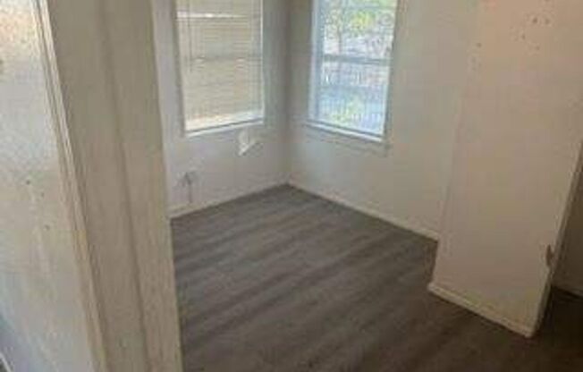 2 beds, 1 bath, 825 sqft, $1,650, Unit 842-2