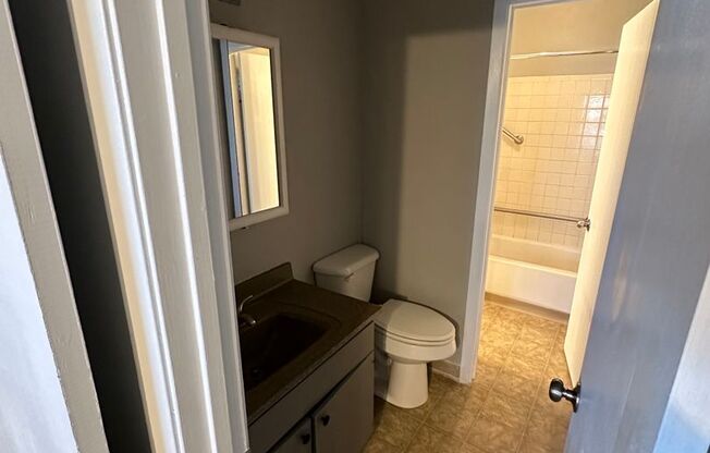 2 beds, 1.5 baths, 900 sqft, $920, Unit 605-202