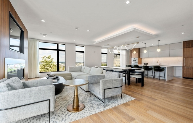 2 beds, 2 baths, 1,024 sqft, $4,000, Unit 725