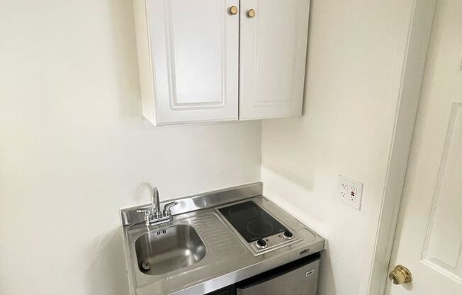 ALL Utilities included! Nicely updated studio with small kitchen, AC and Heater!