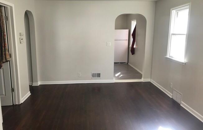 2 beds, 1 bath, $1,100