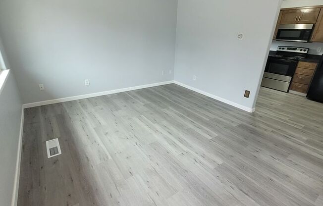 Newly Renovated Pet Friendly 2 Bed Duplex Home with a Garage (Jefferson)