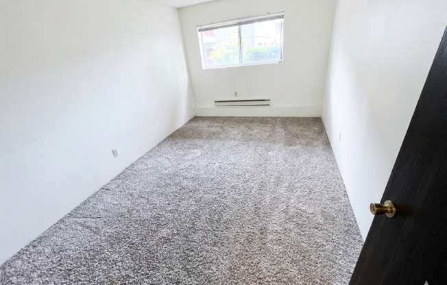 2 beds, 1 bath, 744 sqft, $1,225, Unit 4616 SE Milwaukie #32