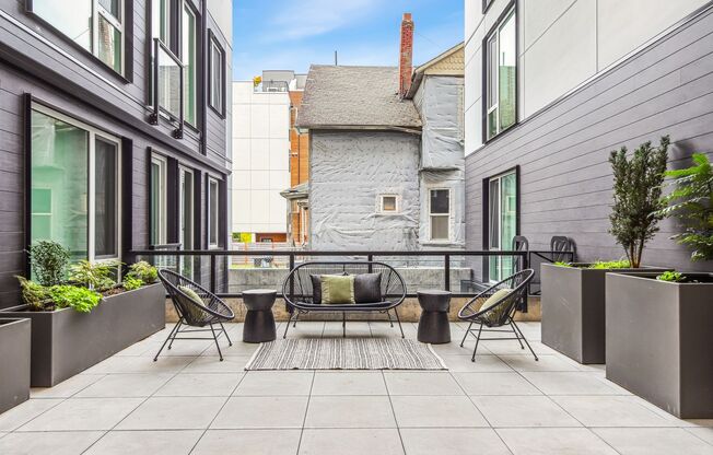 Studio, 1 bath, 331 sqft, $1,950, Unit 824