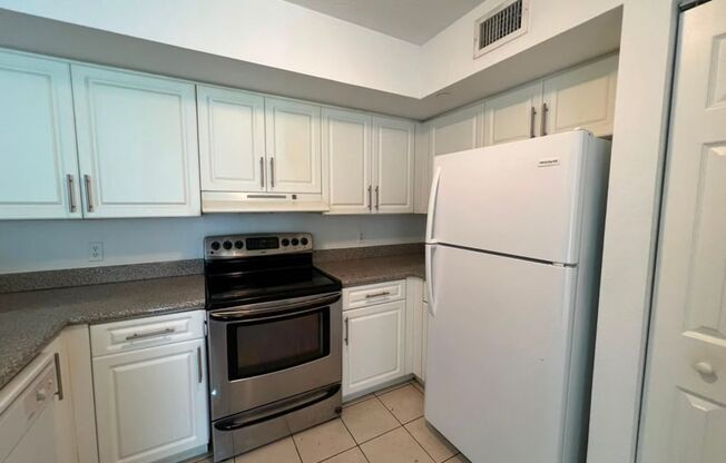 3 beds, 2 baths, 1,079 sqft, $2,600, Unit 13820-306