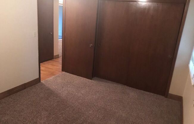 2 beds, 1 bath, $895, Unit #2