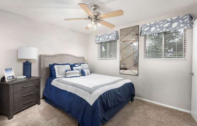 Oaks at Victory Apartments and Townhomes