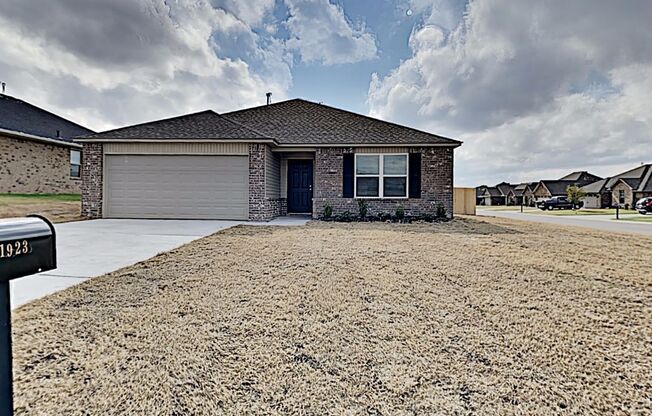 Beautiful 3 Bedroom 2 Bath Home - Shawnee Schools